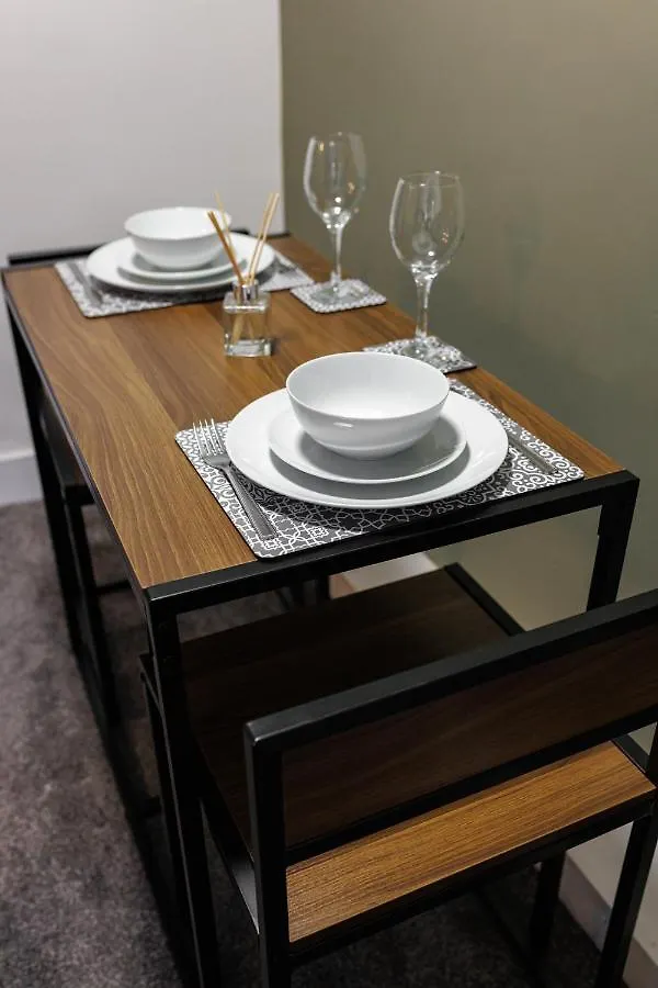 City Centre Studio 3 With Kitchenette, Free Wifi And Smart Tv With Netflix By Yoko Property Middlesbrough Apartment