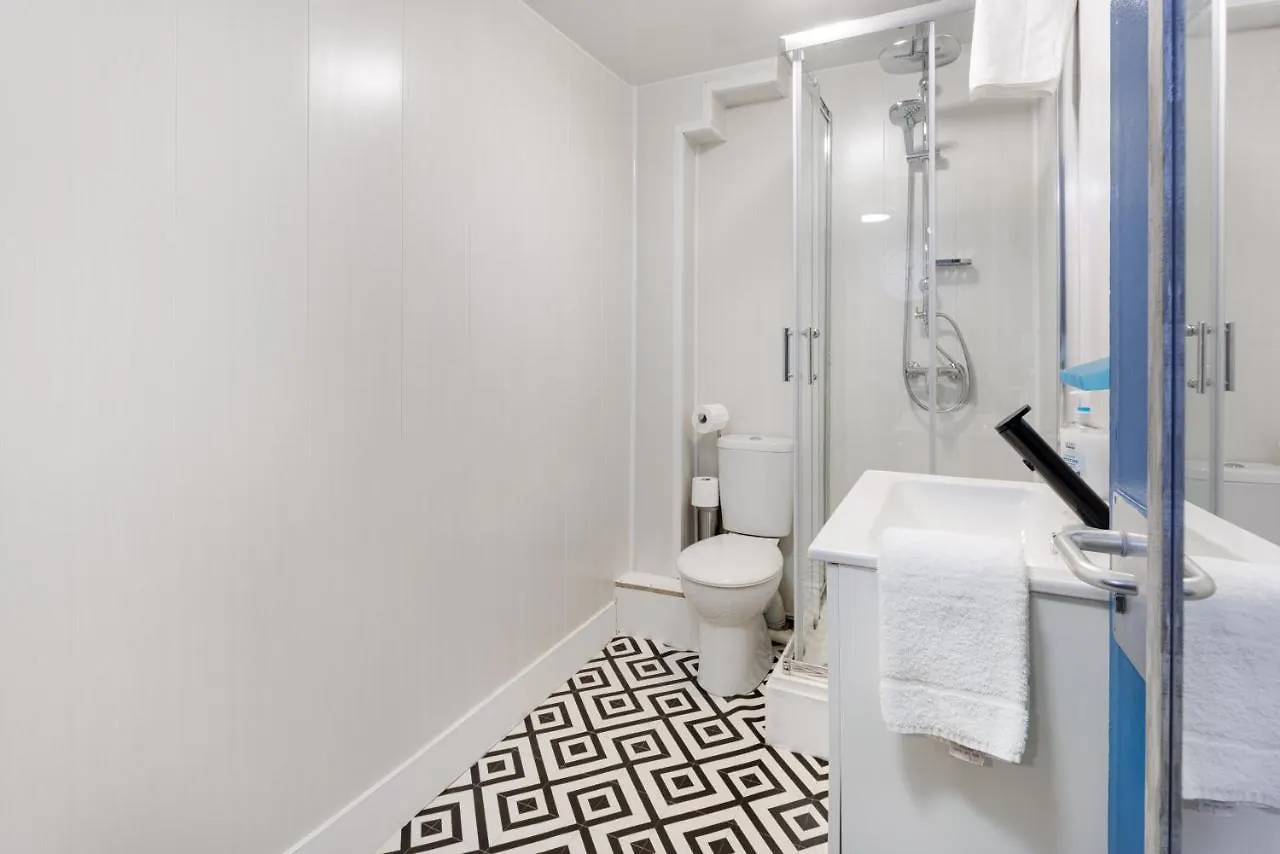 City Centre Studio 3 With Kitchenette, Free Wifi And Smart Tv With Netflix By Yoko Property Middlesbrough Apartment